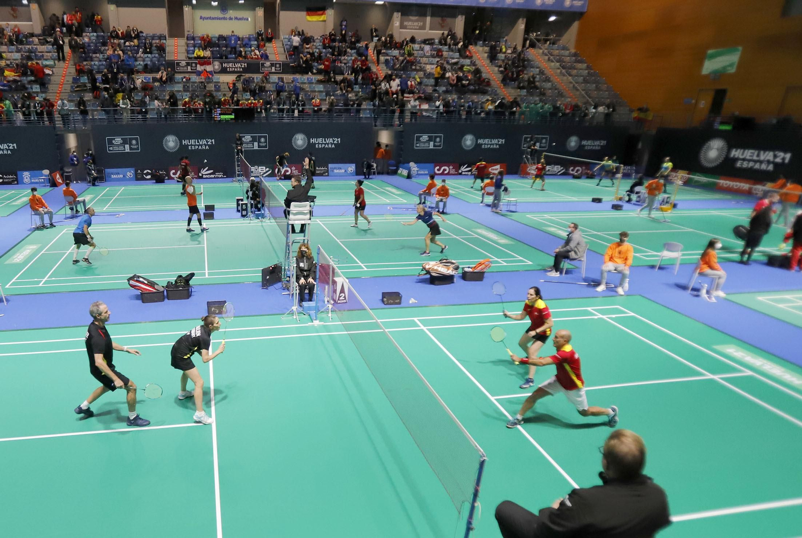 Imágenes del primer día de competición del Mundial senior de bádminton de Huelva 2021