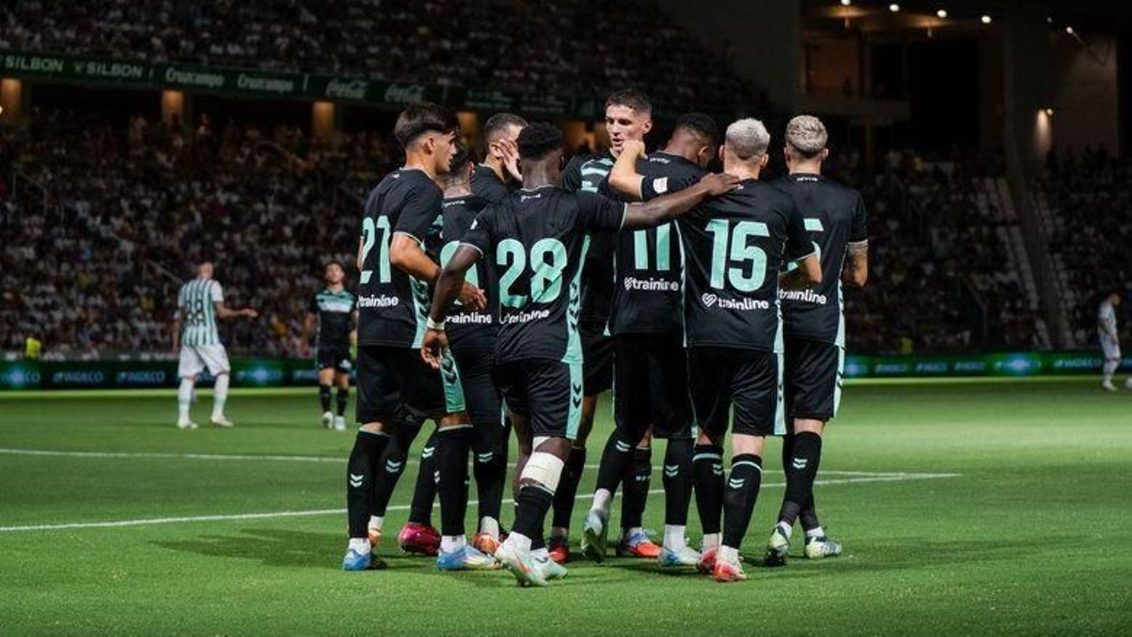 Los jugadores del Betis celebran un tanto ante el Córdoba