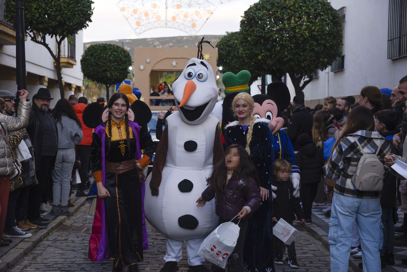 Búscate en las fotos de la cabalgata de Reyes Magos 2026 en San Roque
