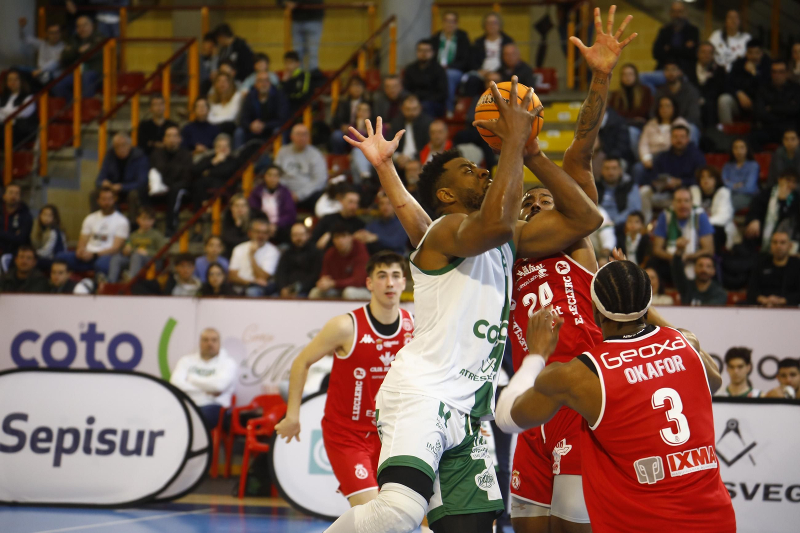 Las mejores fotos del ambiente en Vista Alegre para el Coto Córdoba - Cultural y Deportiva Leonesa