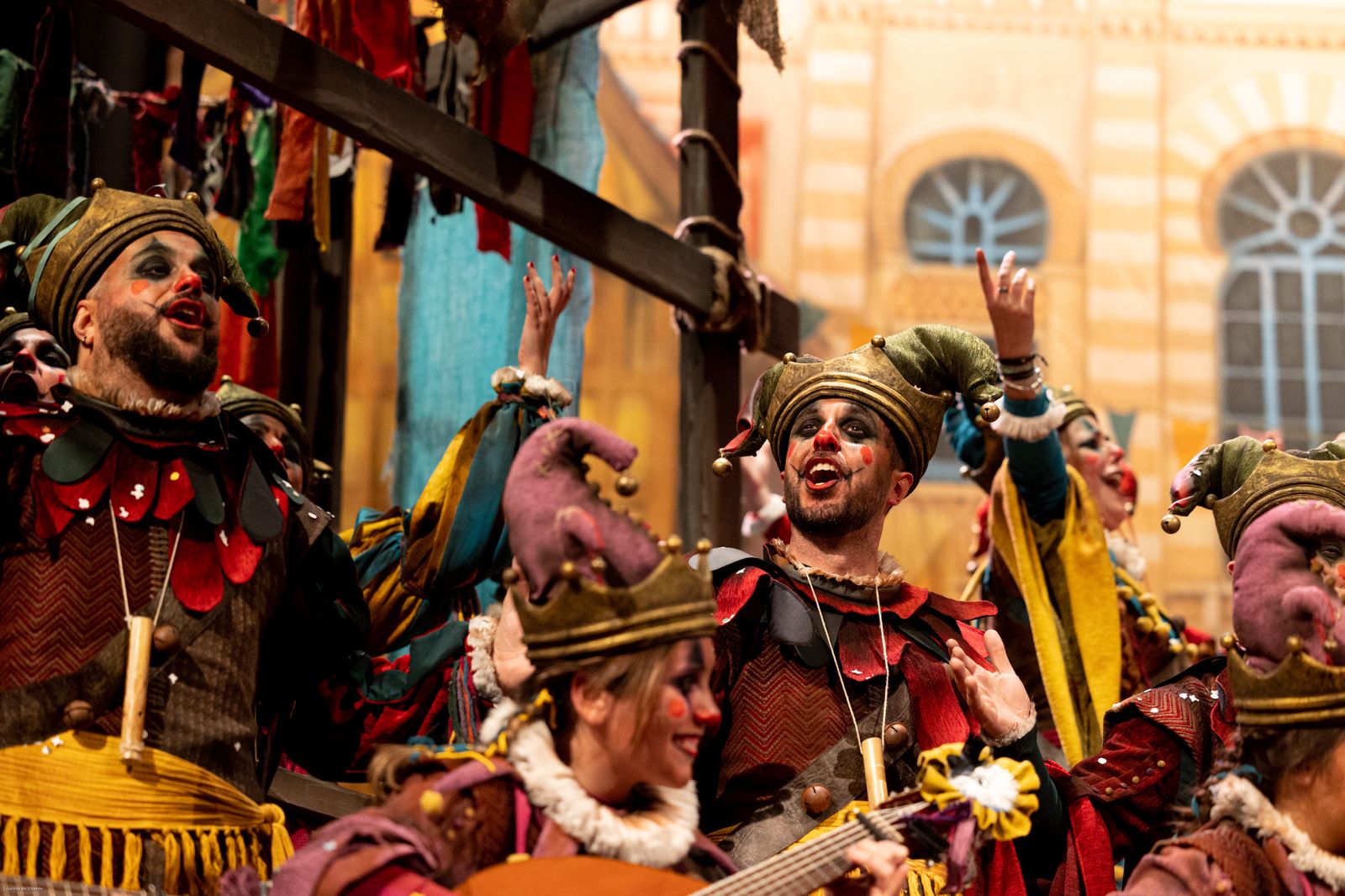 Coro 'La fiesta de los locos'