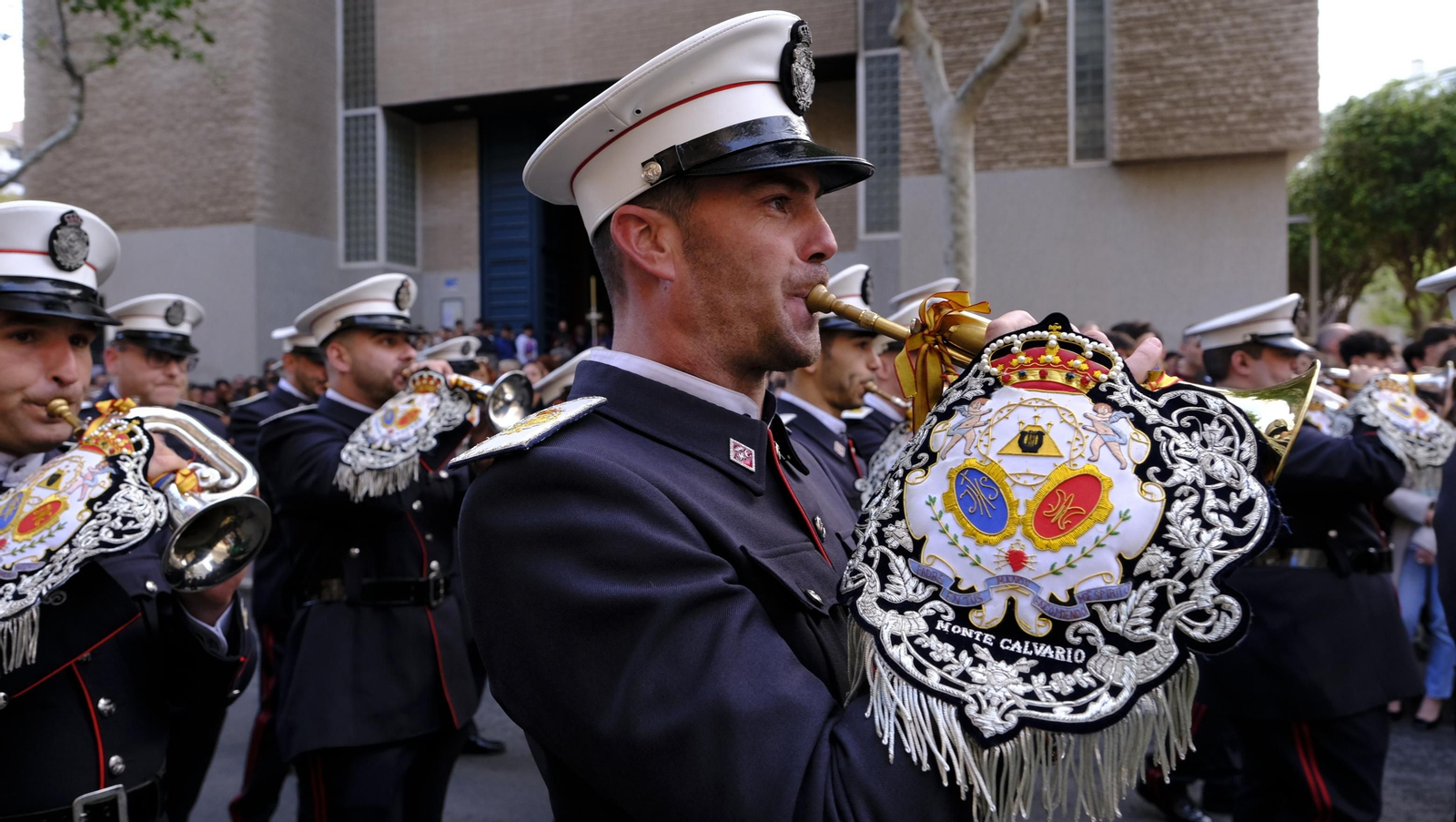 Pasión vuelve a su Iglesia de Santa Teresa azotada por la lluvia