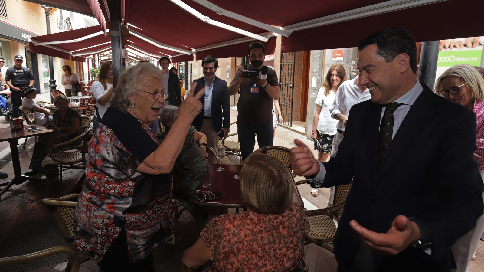 Fotos de la visita de Juanma Moreno a La Línea