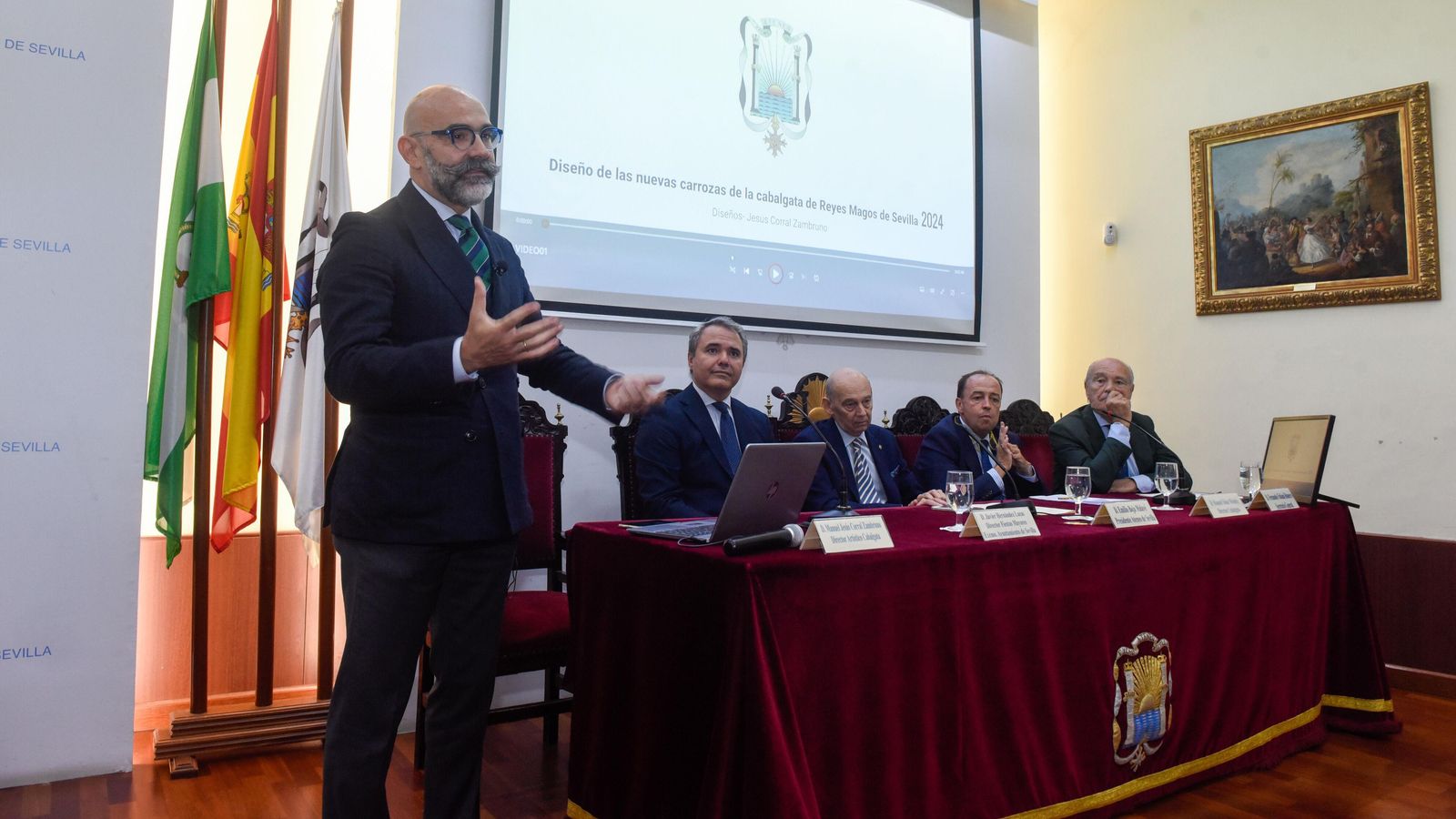 Jesús Corral durante la presentación de las carrozas.