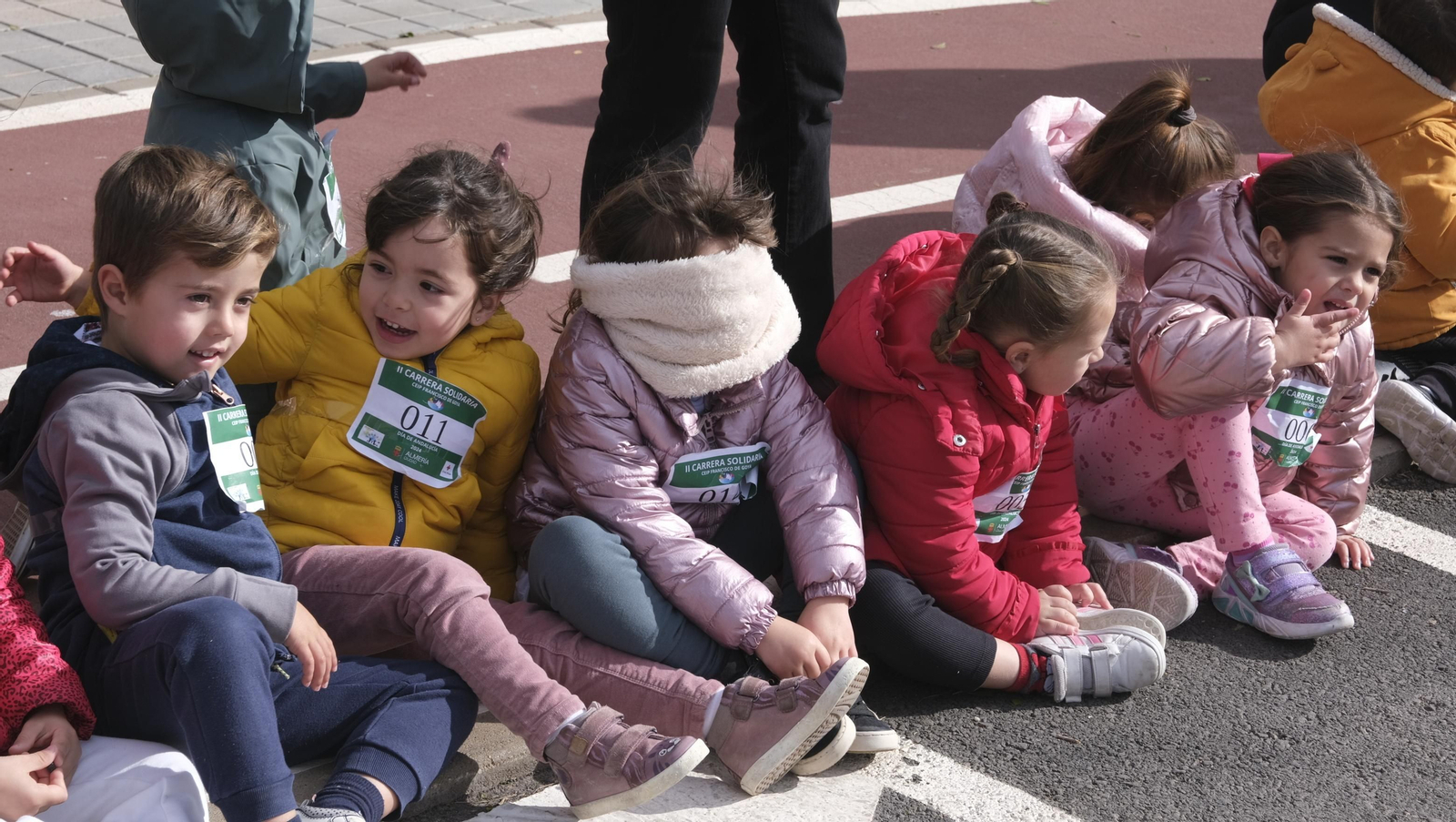 Imágenes de la carrera infantil contra el cáncer en el CEIP Francisco de Goya