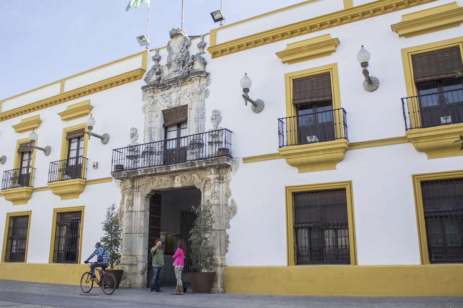 Fachada del Ayuntamiento de Utrera, antiguo palacio de Vistahermosa.