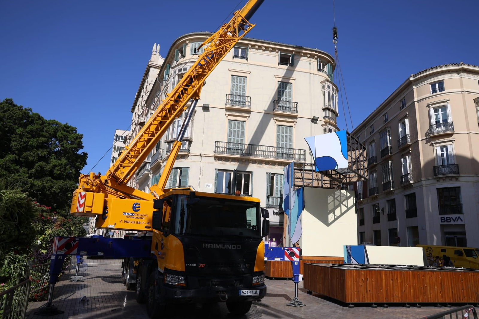 Proceso del montaje de la portada de la Feria del centro Proceso del montaje de la portada de la Feria del centro