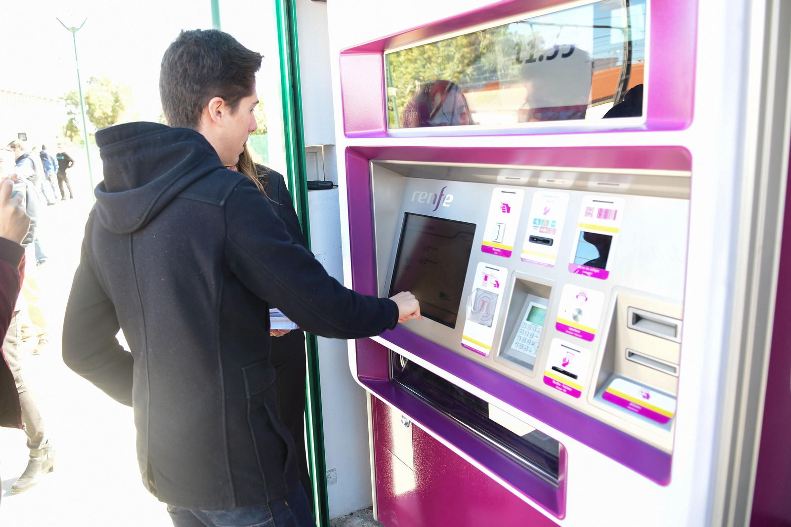 Ambrosio solicita al Gobierno “que mantenga congeladas las tarifas del Cercanías"