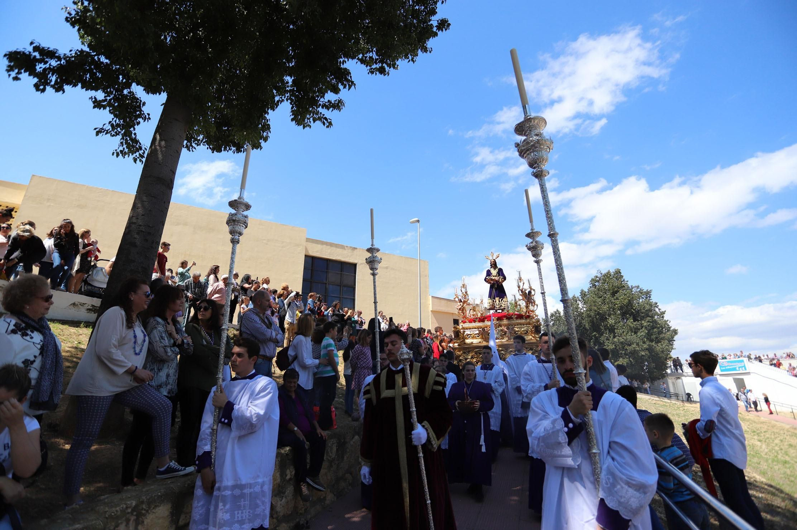 Imágenes del recorrido de la Hermandad del Cristo Cautivo de Huelva