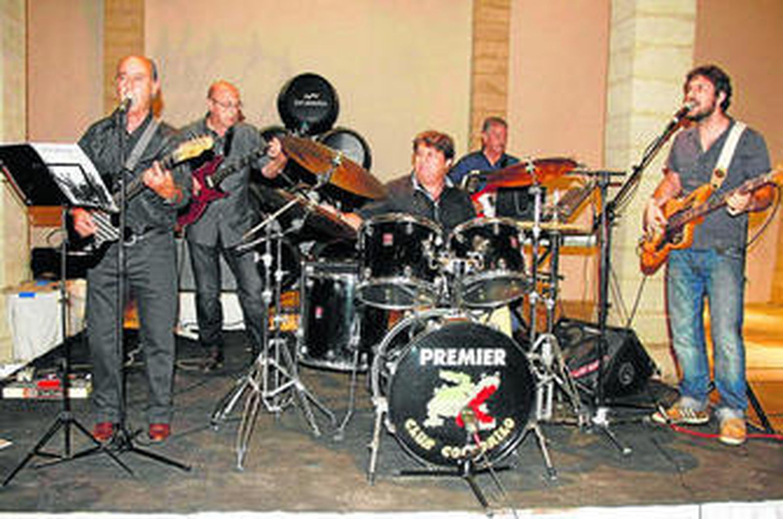 Un momento de la actuación de los Simbronis en la noche del jueves en la bodega San José.
