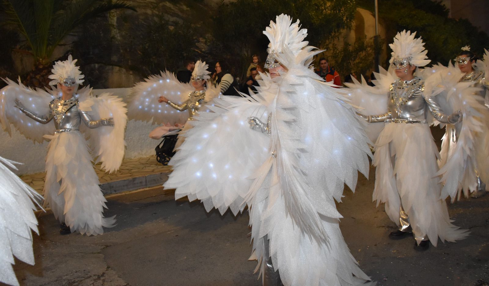 Macael desborda ilusión en la visita de los Reyes Magos: la cabalgata, en imágenes