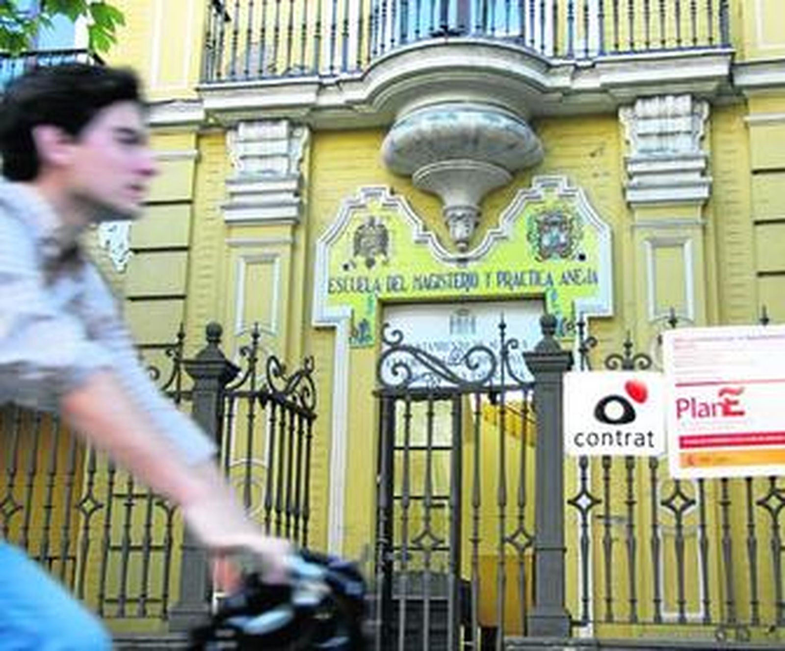 Fachada del centro que, tras pasar por varios usos, se convertirá el próximo curso en un colegio de Infantil.