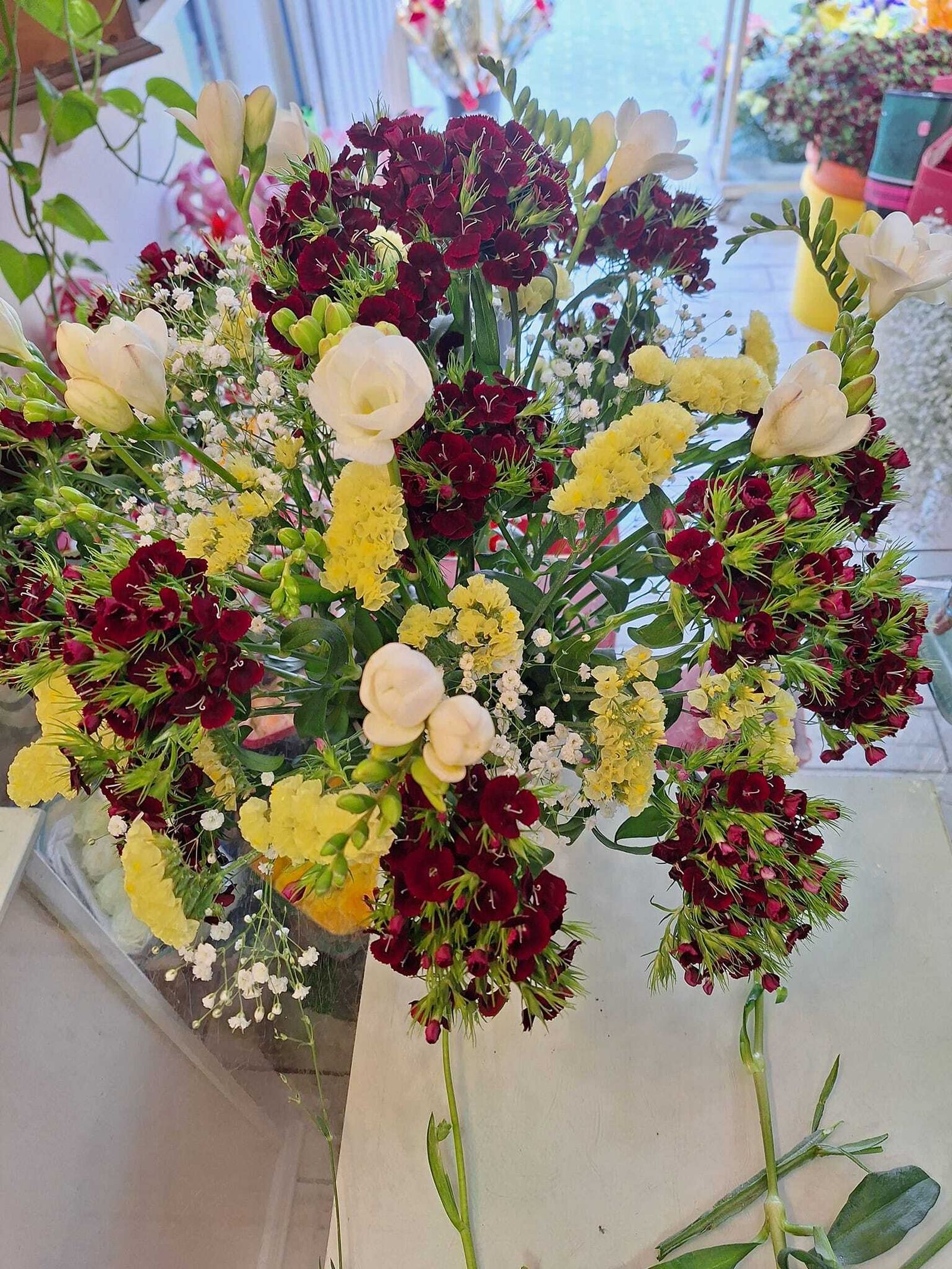 Ramo de flores de la floristería ‘Las Dalías’ de Sanlúcar.