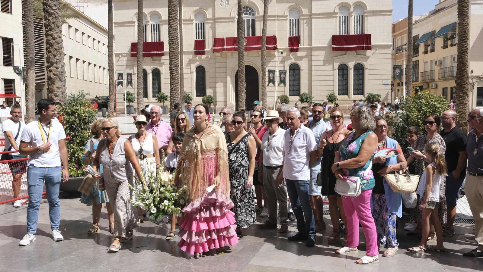 Ofrenda floral a la Virgen del Mar en la Feria de Almería 2024, en imágenes