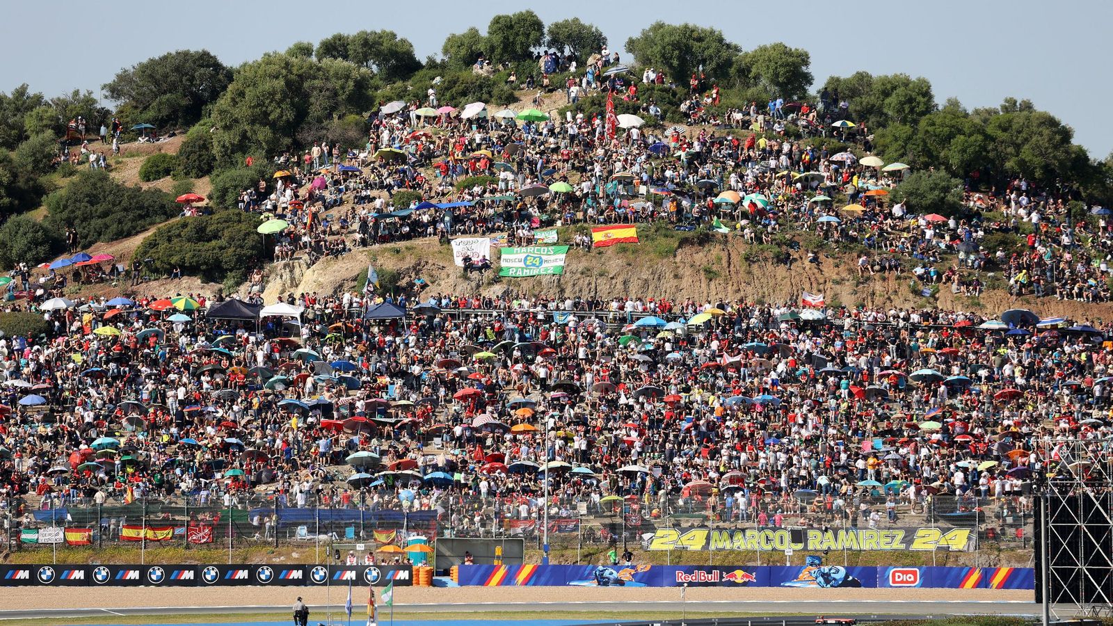 Búscate en el sábado del Gran Premio de España 2025 en el Circuito de Jerez - Ángel Nieto