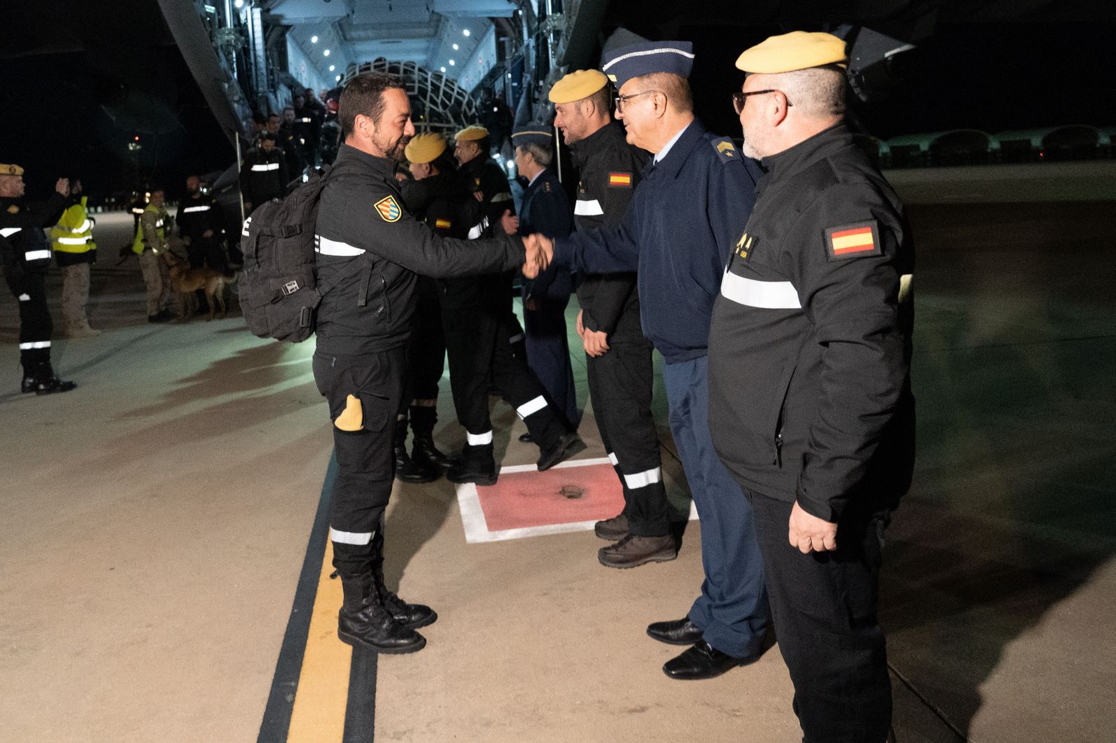 Fotos de la llegada de la UME a la Base de Morón tras regresar de Turquía