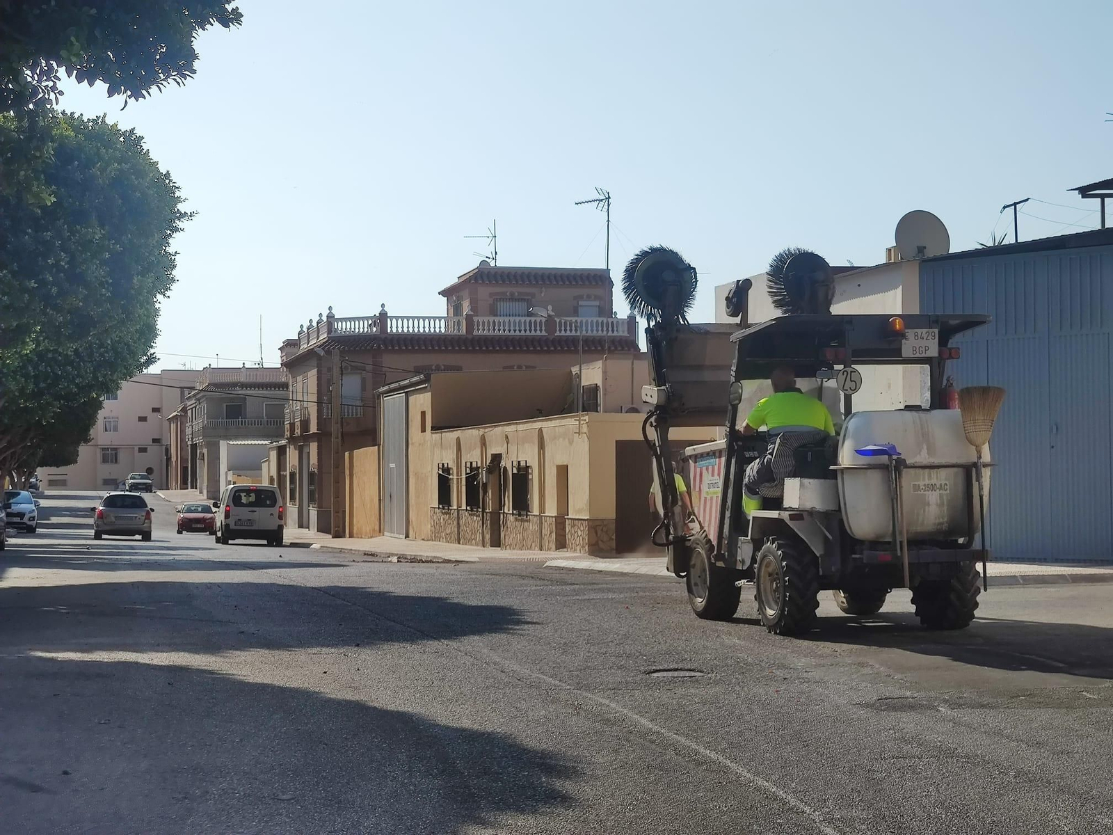 Imagen de la barredora que forma parte del nuevo equipo de limpieza