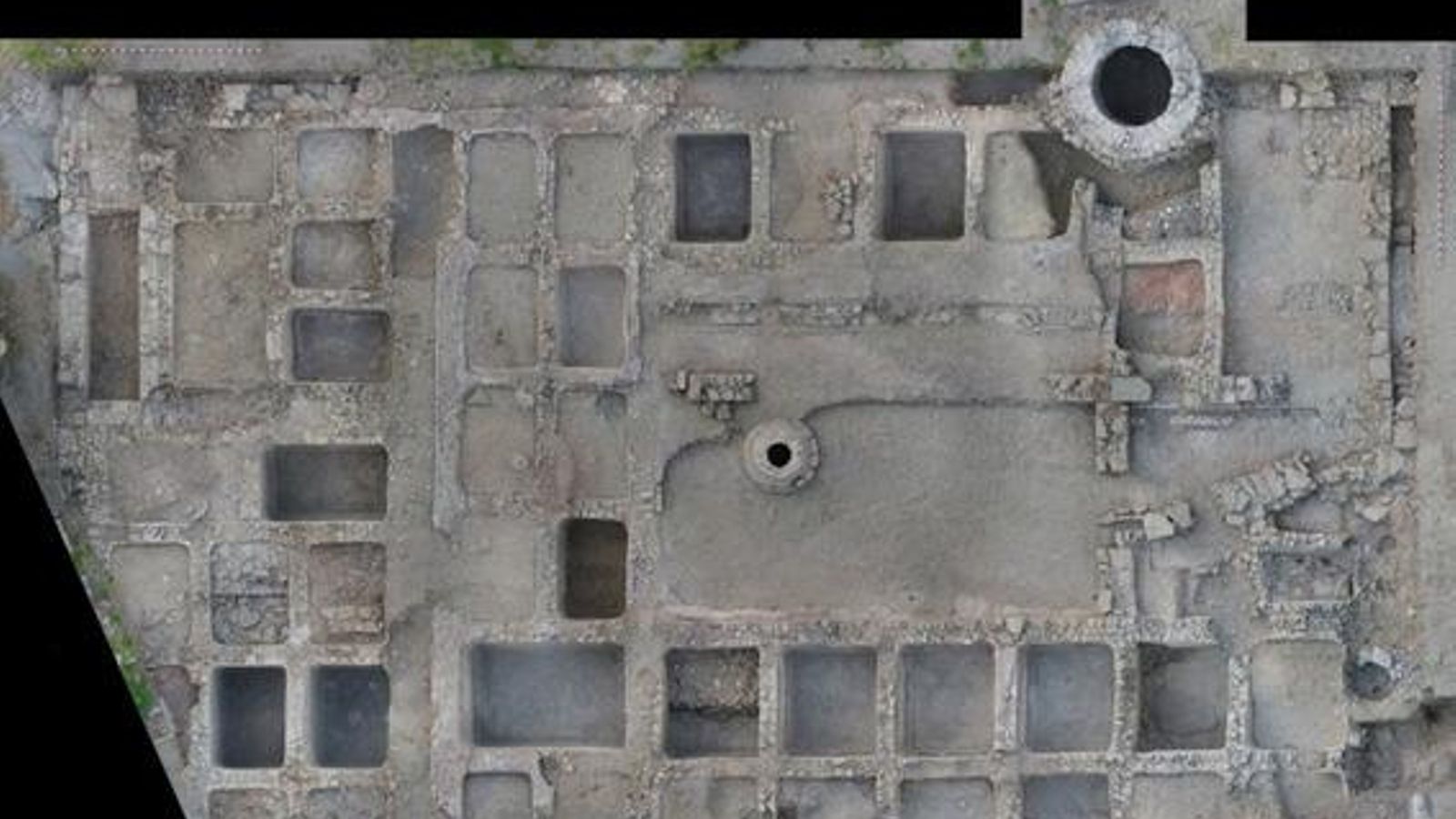 Vista aerea parcial de una de las factorías romanas de salazón en Algeciras, las mayores y mas importantes en el area del Estrecho