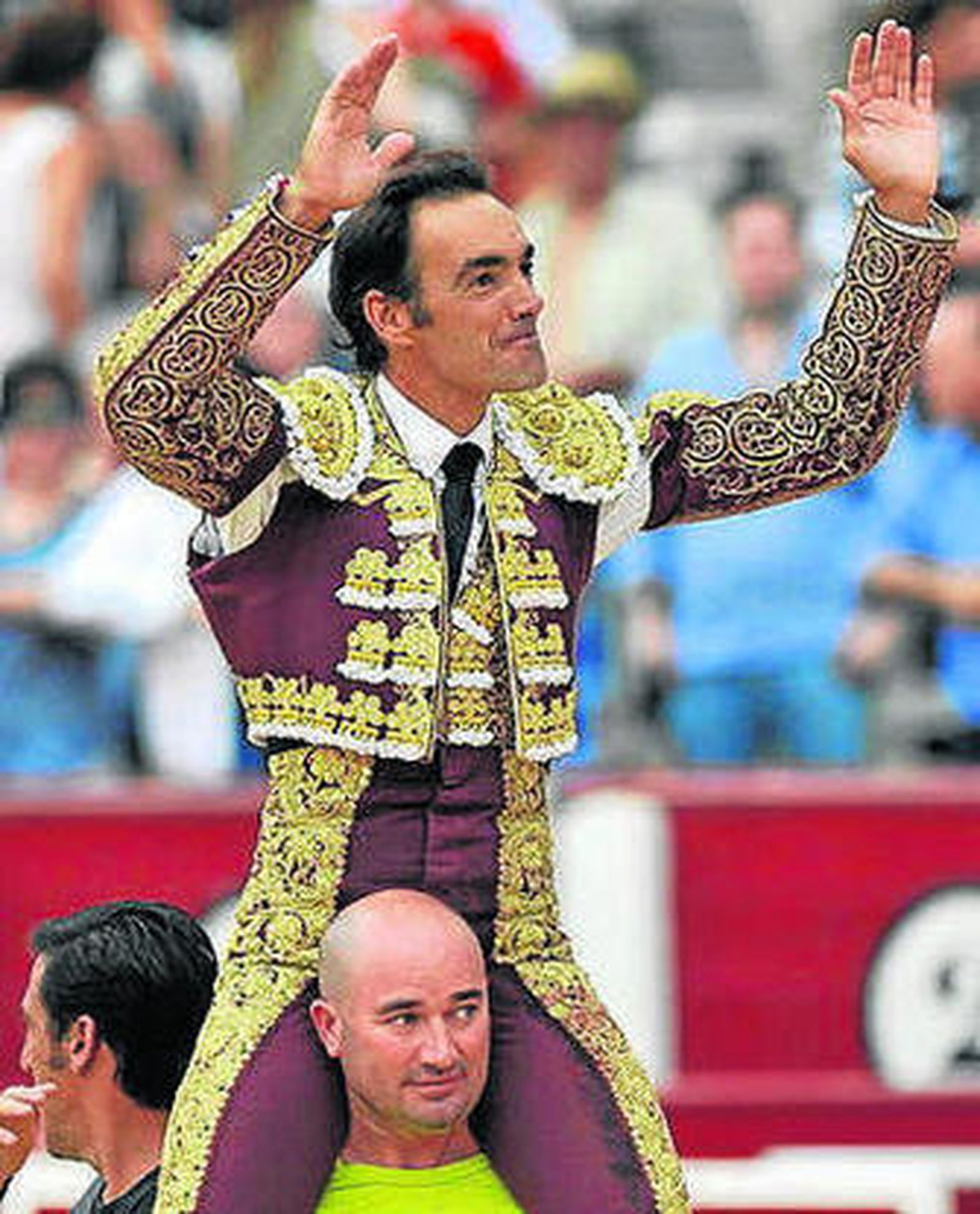 El Cid, en su salida a hombros.