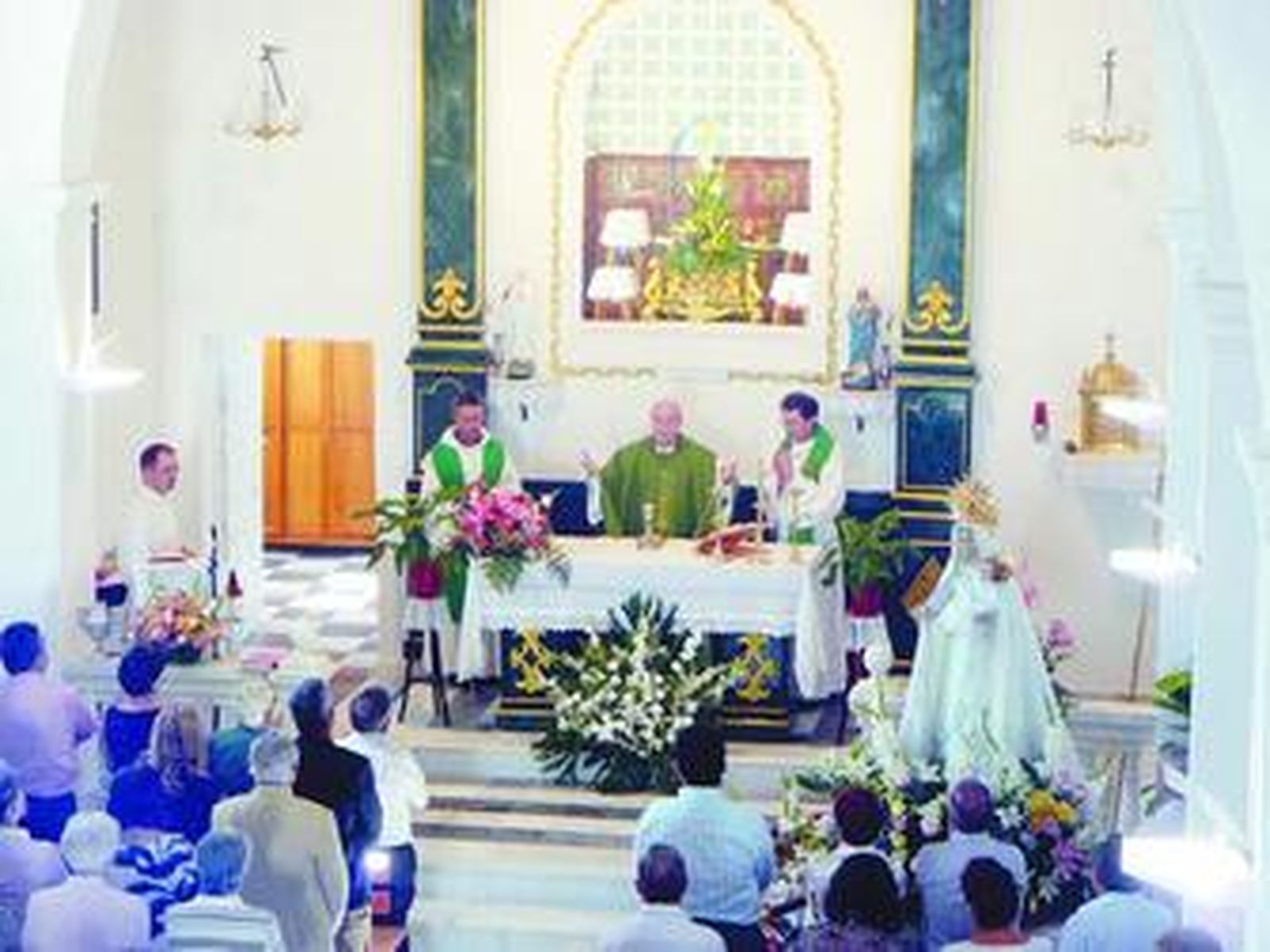 El obispo de Almería presidió la liturgia de ayer.