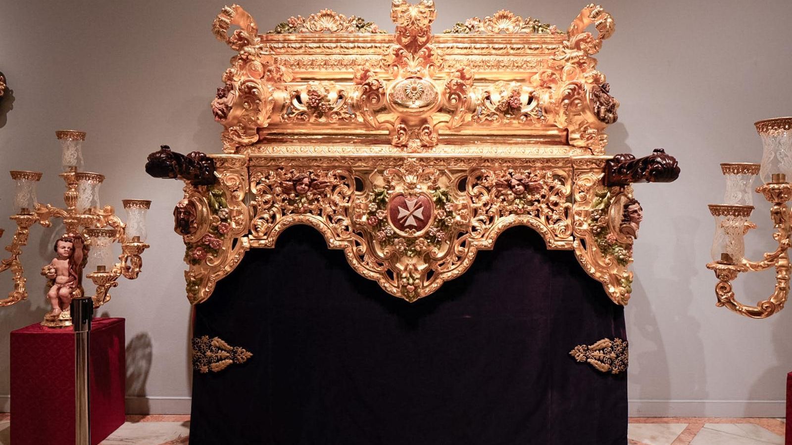 Detalle del frontal del paso de misterio