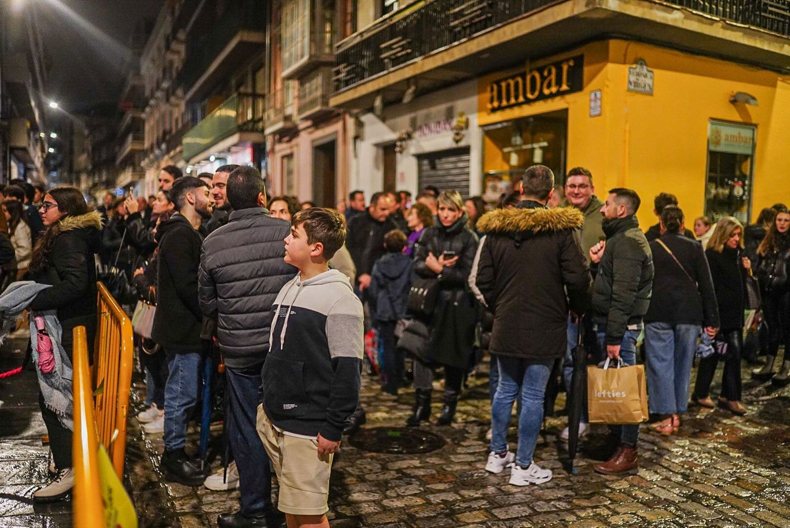 Fotos: San Agustín cierra la jornada de suspensiones en el Lunes Santo de Granada