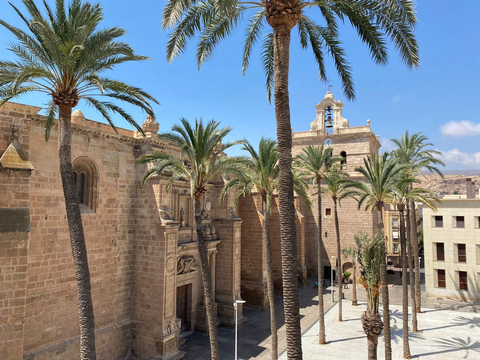 Panorámica de la Catedral de Almería desde la terraza del Hotel Catedral