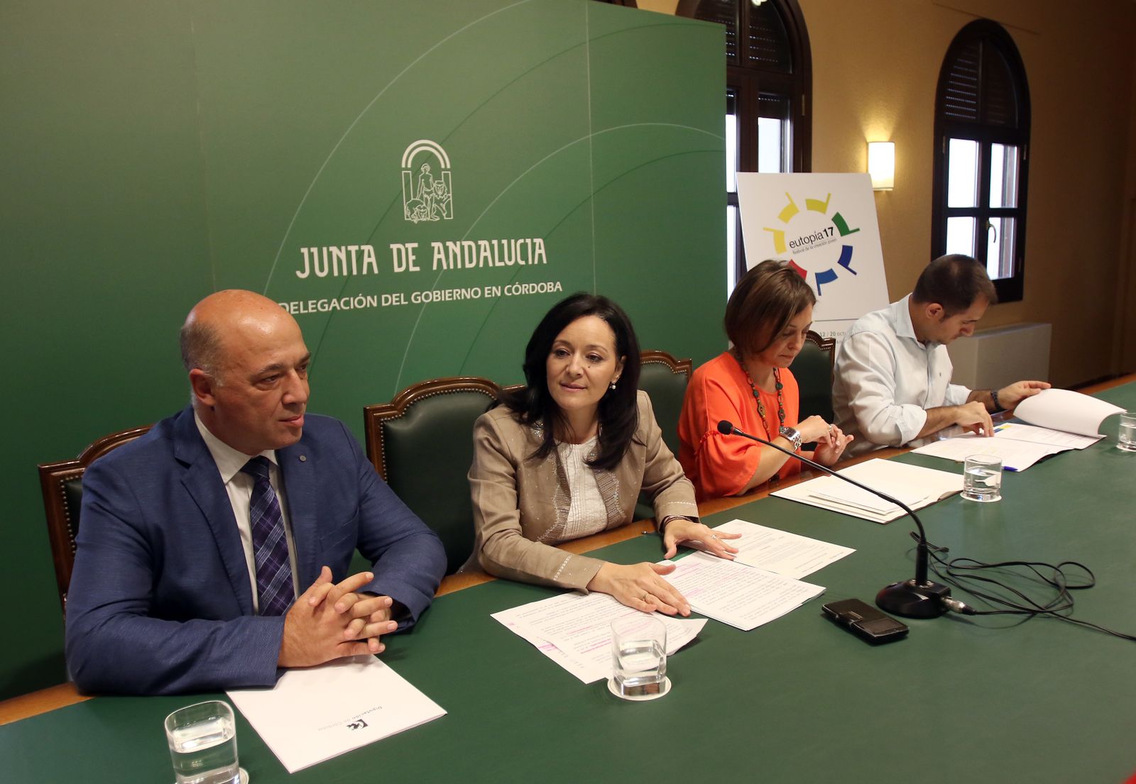 Rafaela Crespín en una imagen entre Antonio Ruiz e Isabel Ambrosio