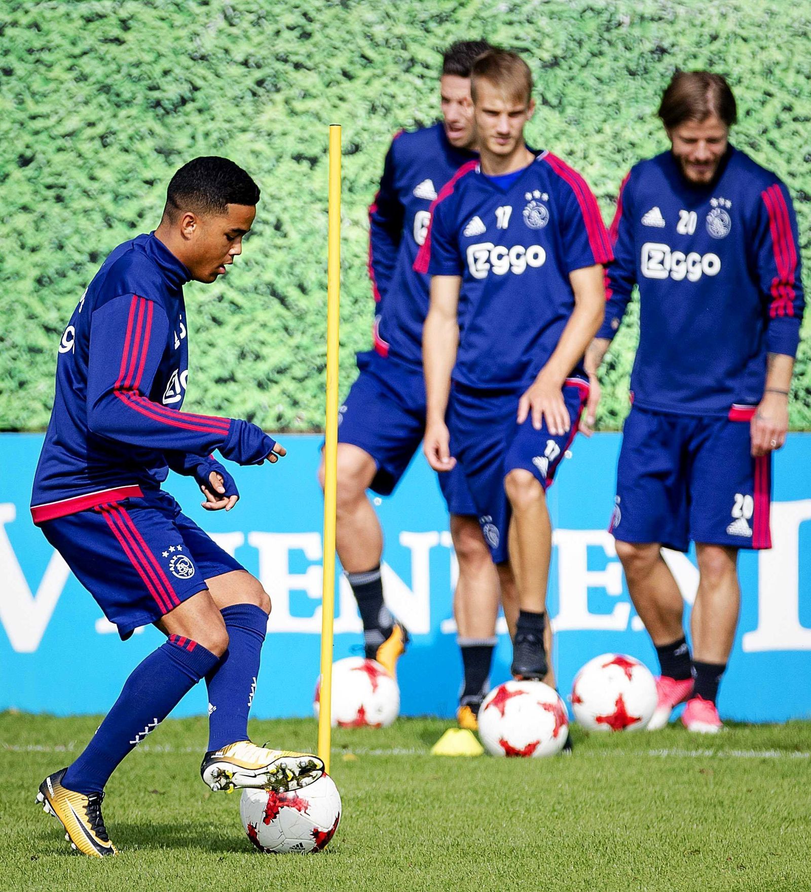 Justin Kluivert y el relevo generacional