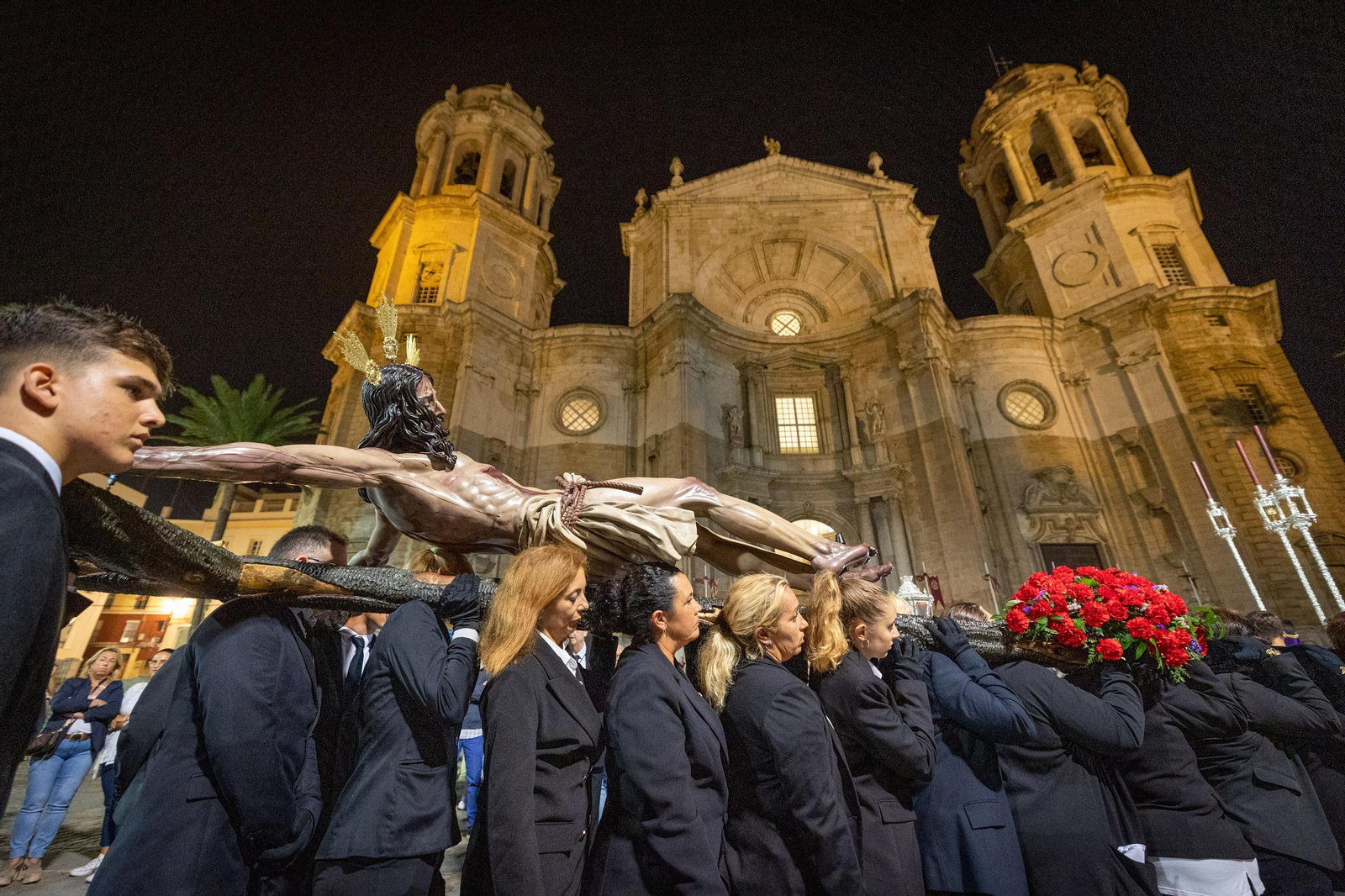 Imágenes del traslado del Cristo de las Aguas a la Catedral