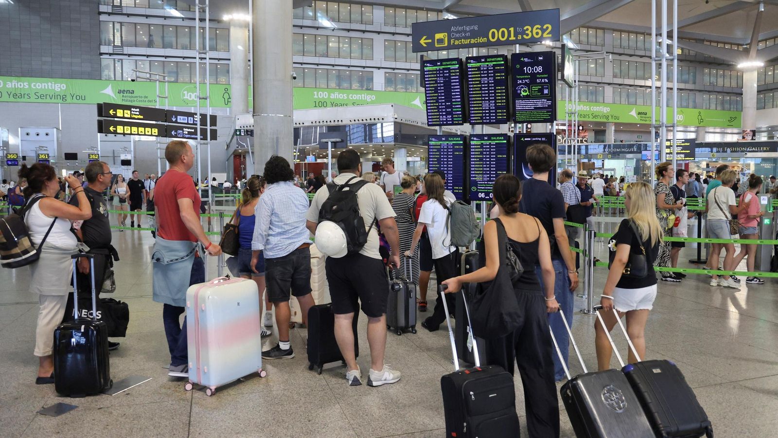 Viajeros en el Aeropuerto de Málaga.