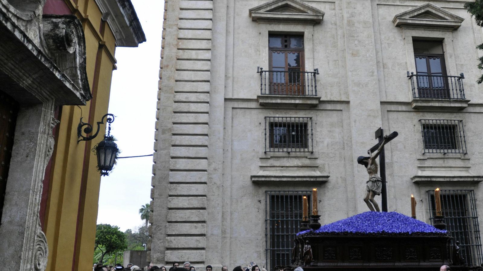 Traslado del Cristo de la Buena Muerte del Rectorado a la Capilla.