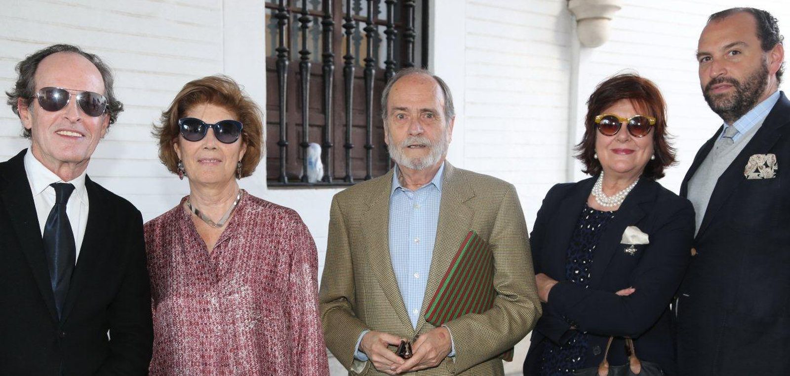 Jaime de Pablo-Romero, en el centro de la imagen, antes de entrar en la Maestranza.
