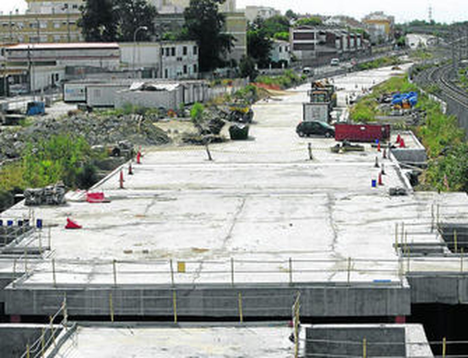 Imagen de la zona central del soterramiento, con parte de la zona que será urbanizada.