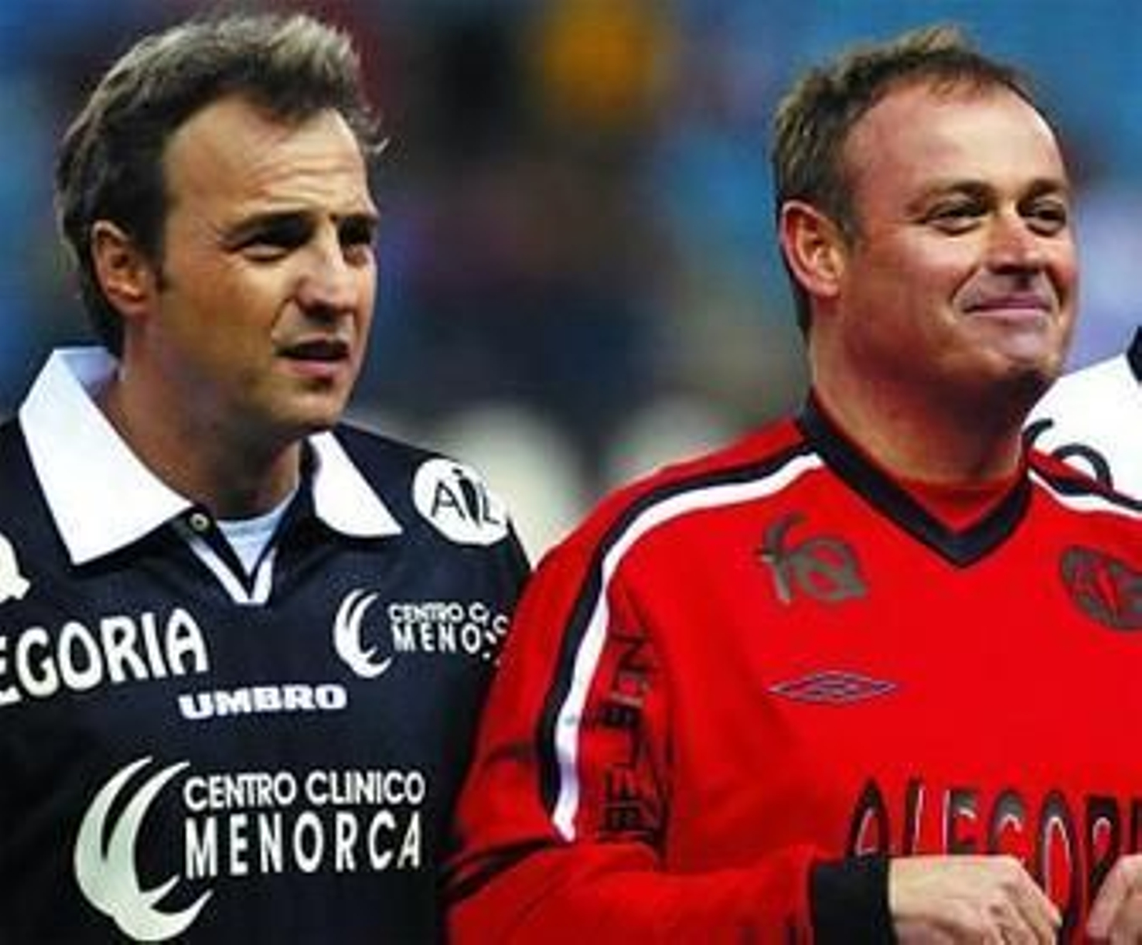 David Summers y Pablo Carbonell durante un partido de fútbol benéfico.