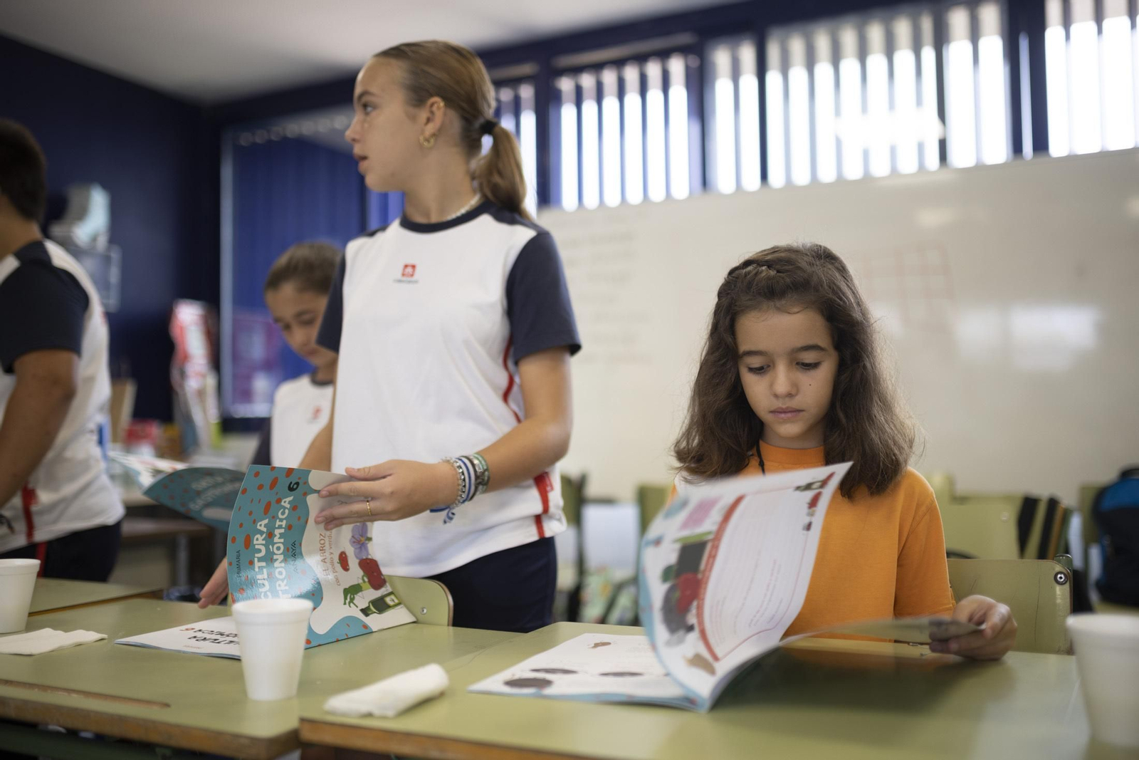 Imágenes del desayuno en el colegio Salesianos en el marco del proyecto de la Fundación Prenauta por el chef  Xanty Elías