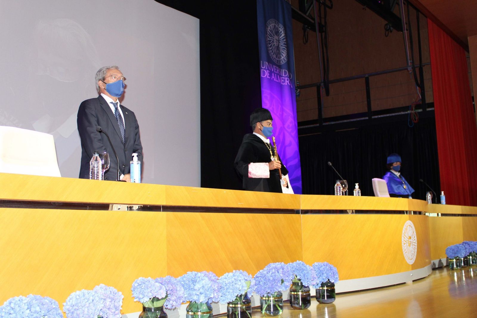 El rector de la UAL, Carmelo Rodíguez, junto al consejero de Universidades de la Junta de Andalucía, Rogelio Velasco
