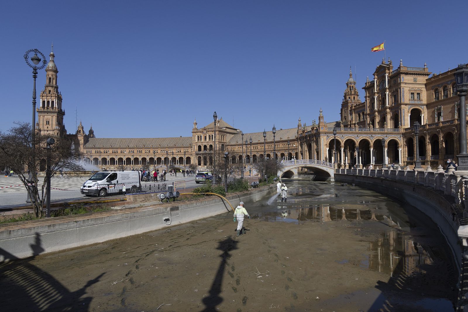 El insólito estado de la Plaza de España de Sevilla, en imágenes