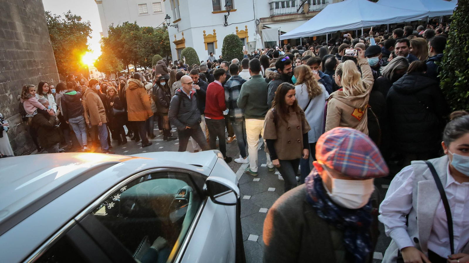 Las zambombas llenan las plazas y calles del centro de Jerez