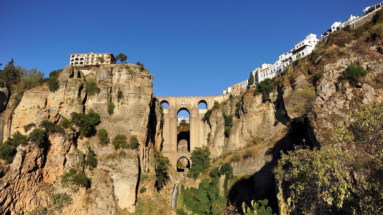 Una panorámica del famoso Tajo de Ronda Una panorámica del famoso Tajo de Ronda