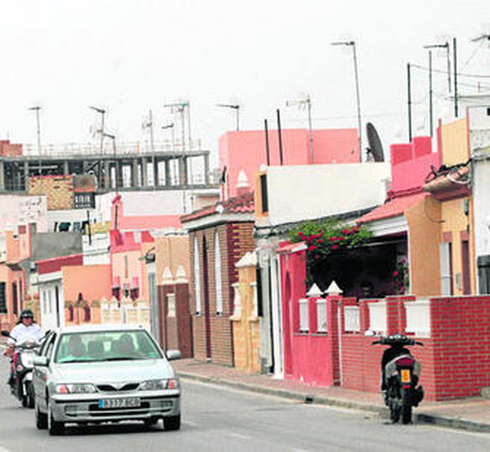 Viviendas de la zona de La Almadraba, donde se modificará la servidumbre de protección.
