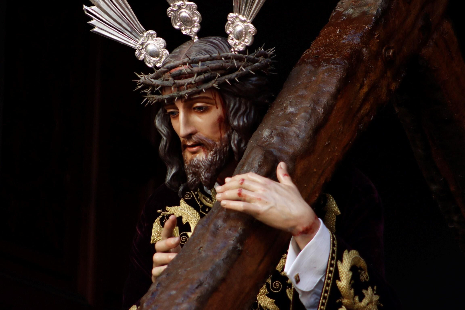 Las imágenes de la primera procesión del Nazareno de la Obediencia en Cádiz