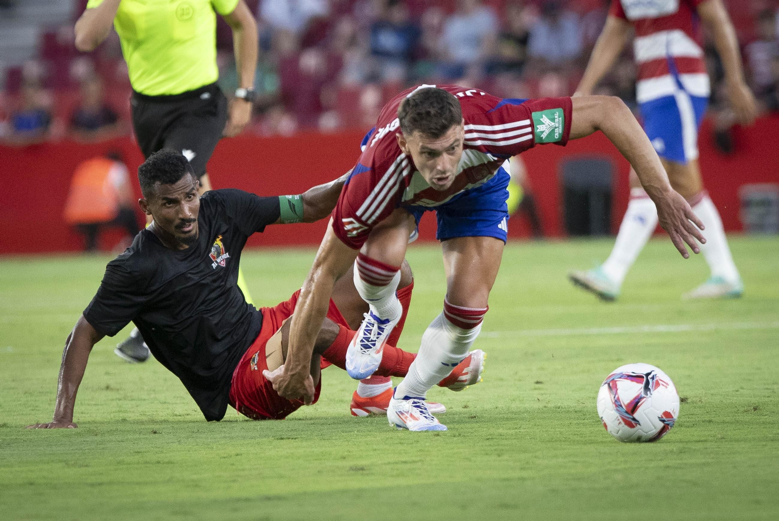Una acción del partido jugado este jueves