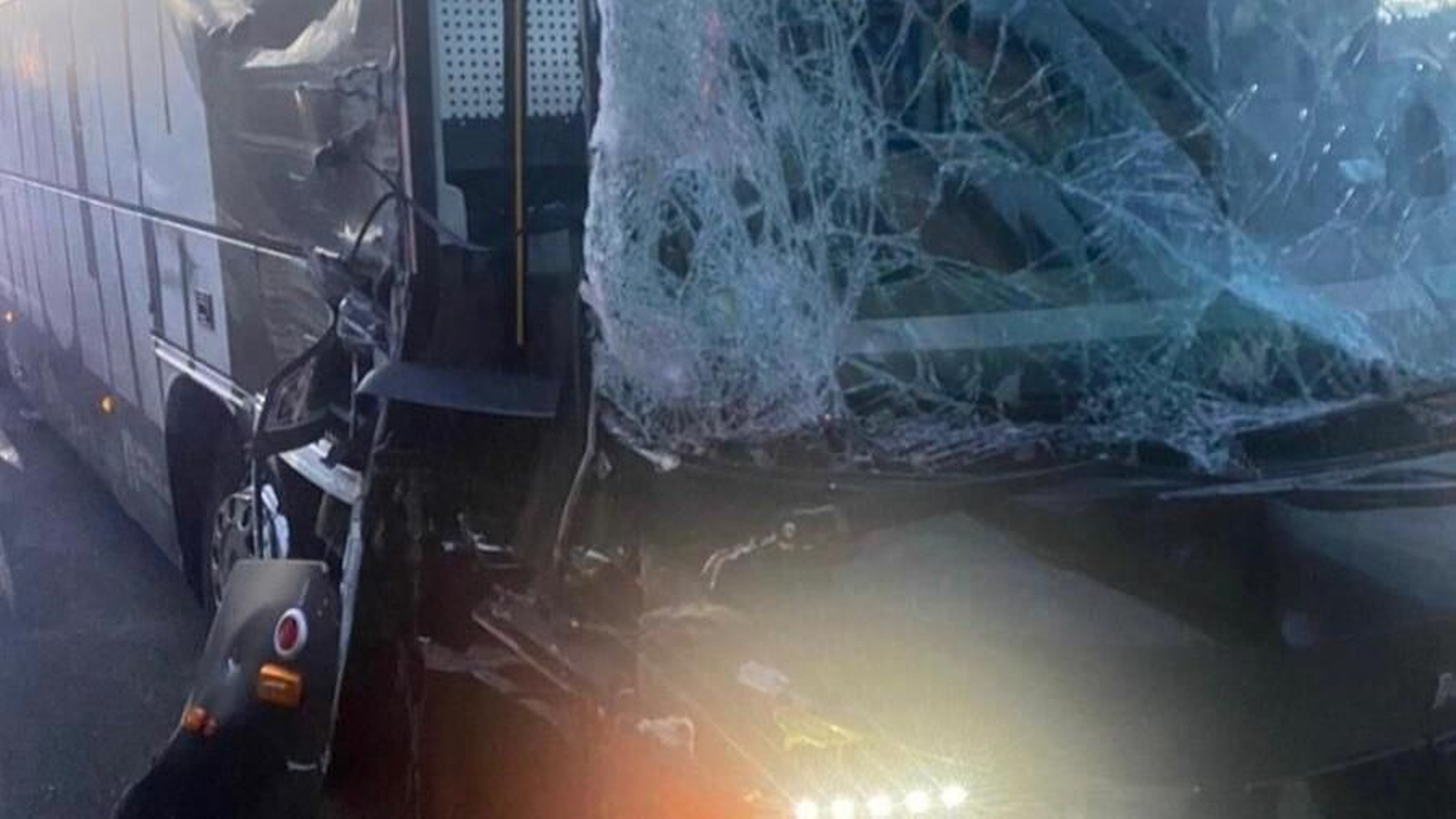 El autocar del Cartagena tras el accidente sufrido a su regreso de Zaragoza.