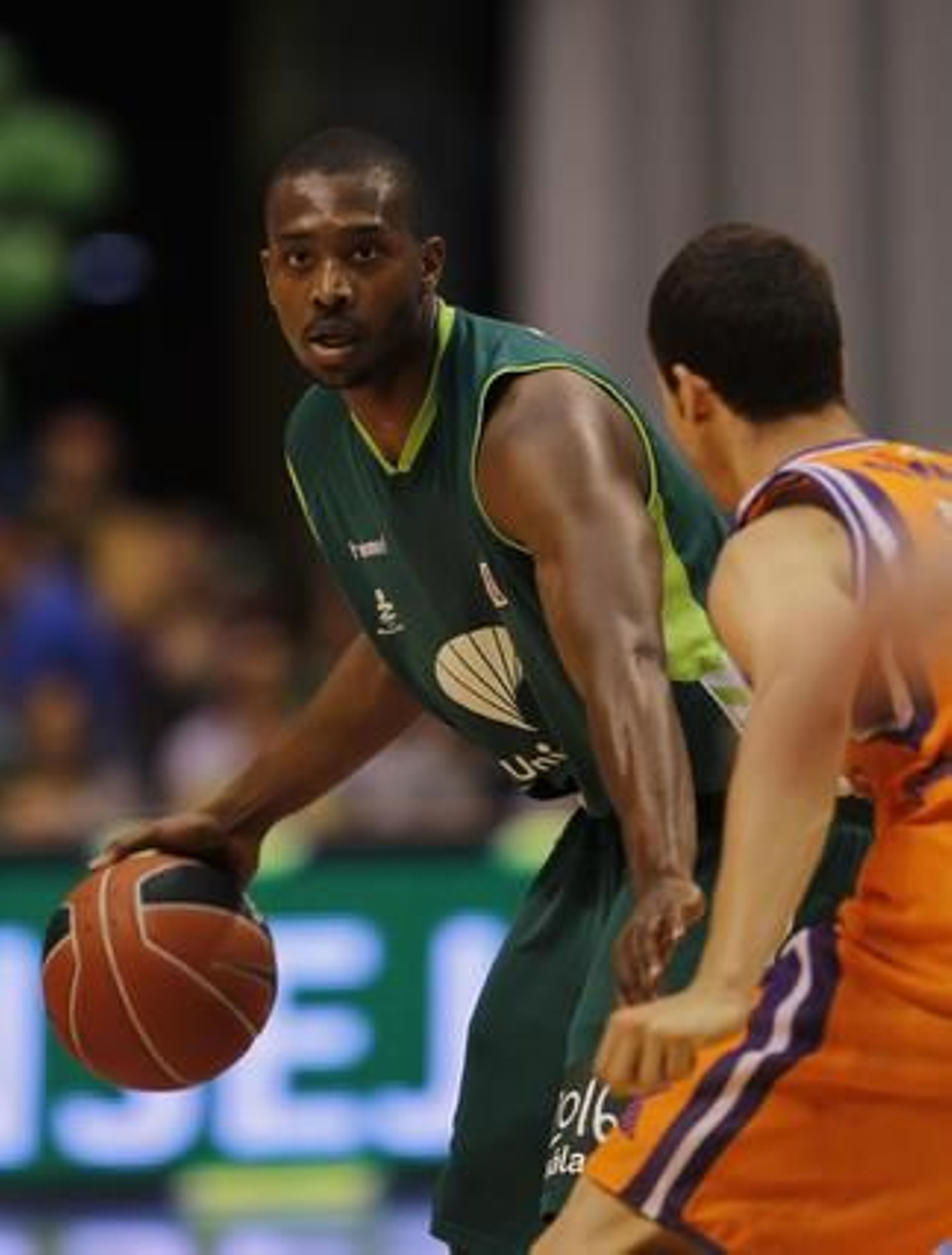 El Unicaja se mete en semifinales de los play-off de la ACB tras ganar en dos partidos al Power Electronics Valencia. / Sergio Camacho