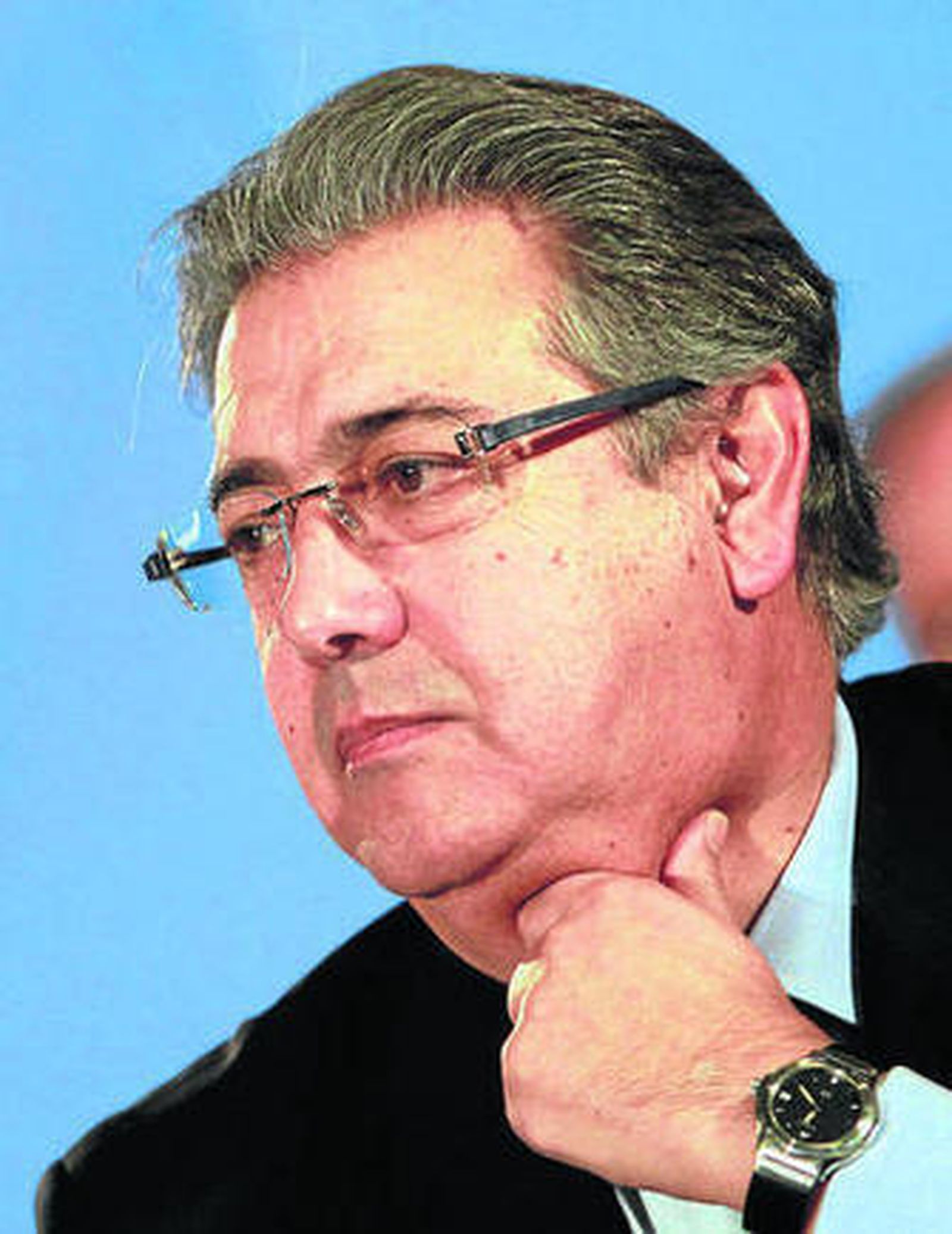 Zoido gana en el PP aunque su cambio produce indiferencia