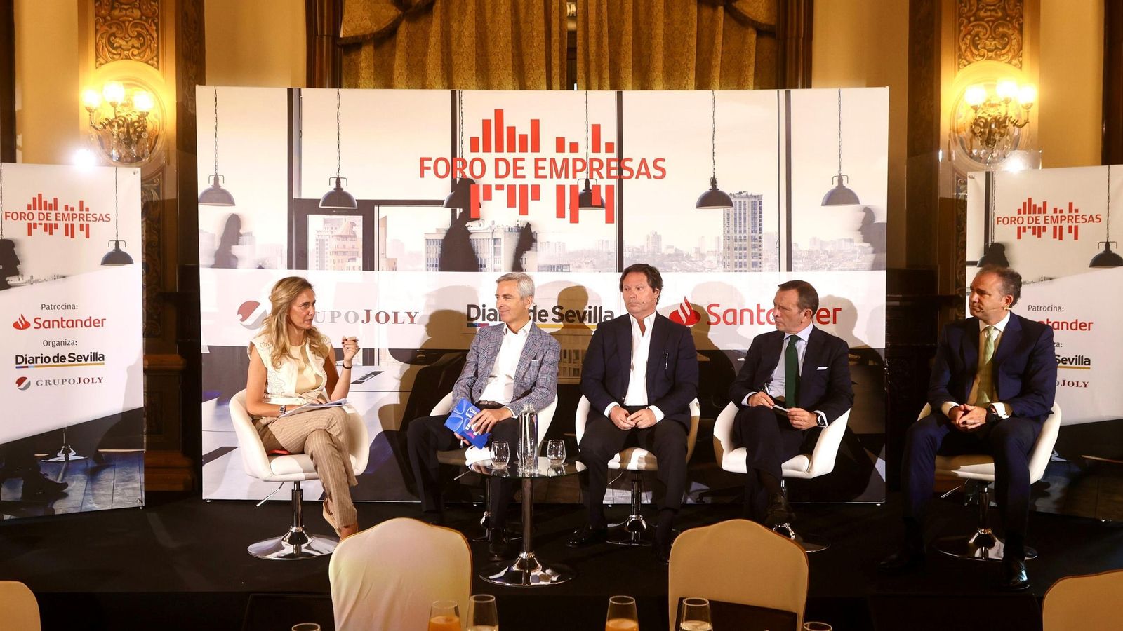 Isabel Puig, Germán del Real, Antonio Lappí, Antonio Castro y JoséMoya, durante la mesa de debate. Isabel Puig, Germán del Real, Antonio Lappí, Antonio Castro y JoséMoya, durante la mesa de debate.