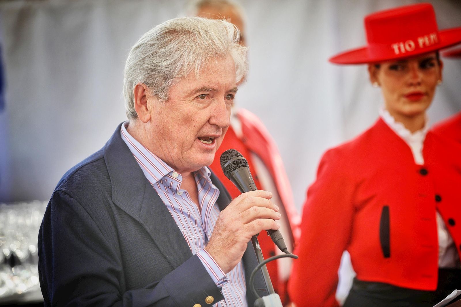 González Byass recibe en el 'Elcano' su Tío Pepe Estrella de los Mares