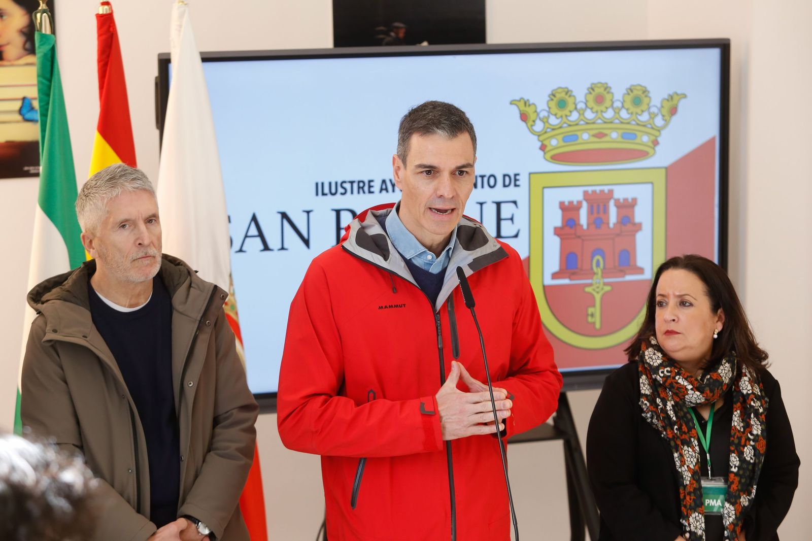 Las fotografías de la visita de Pedro Sánchez al puesto de mando avanzado de San Roque