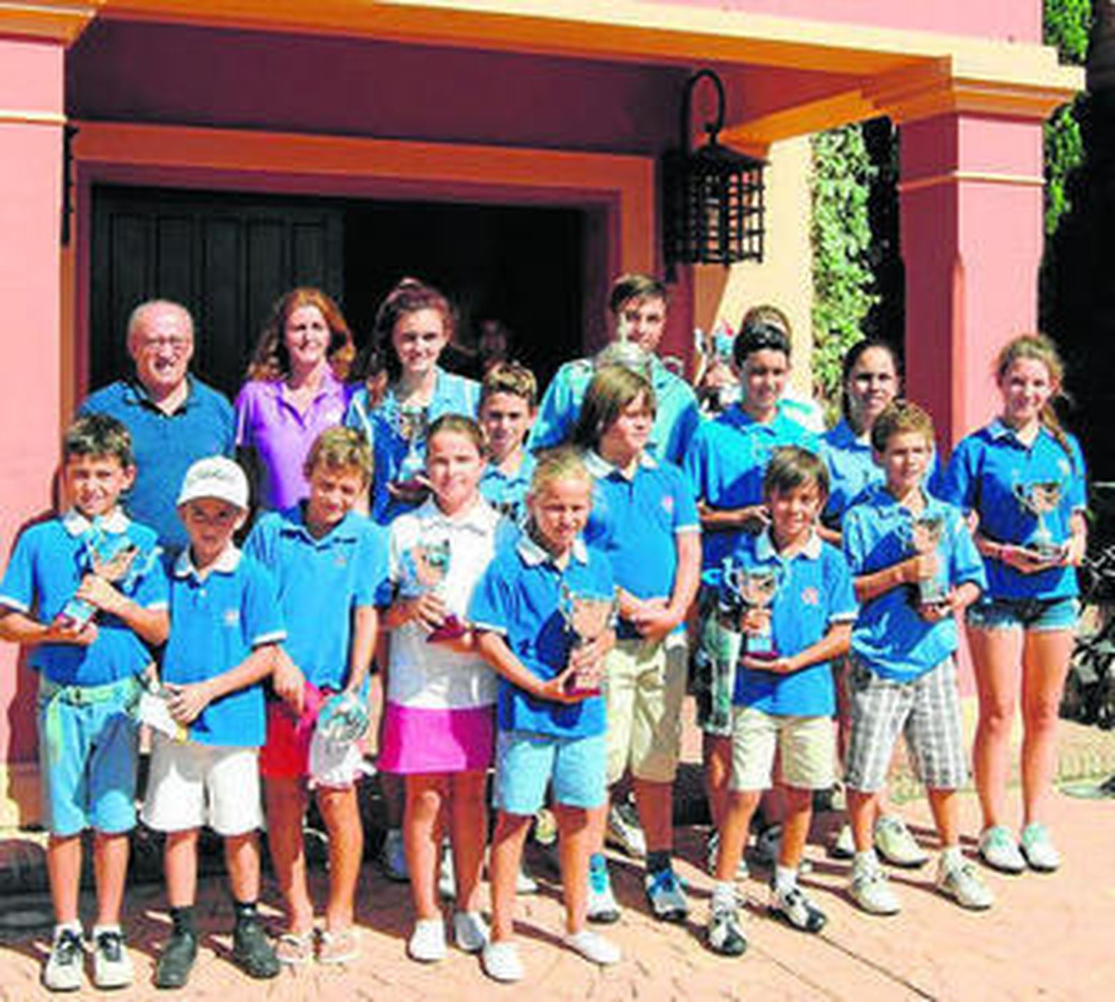 Los jóvenes premiados en las distintas categorías.